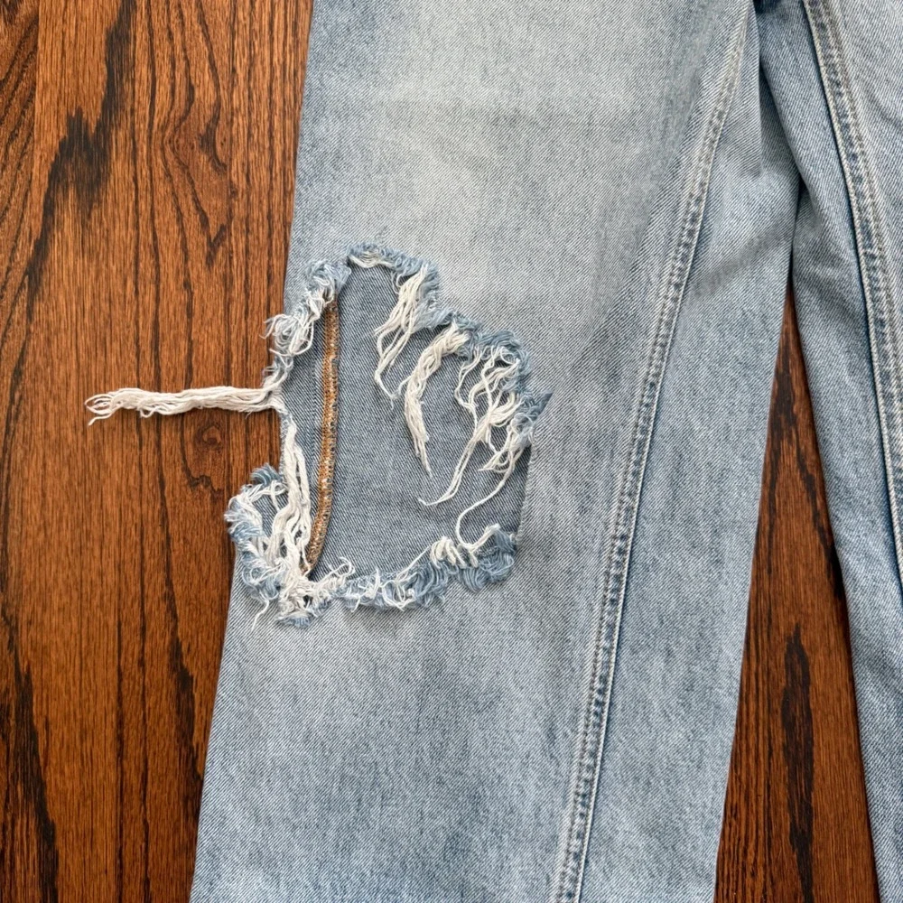 We The Free Ripped High Rise Straight Leg‎ Jeans Light Wash Distressed 24 Baggy